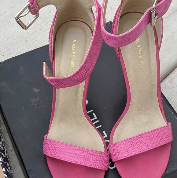 Fuschia stilleto shoes - Picture 1 of 5